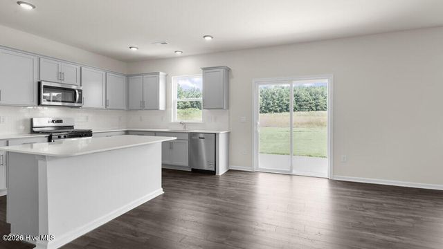 735 Lazy Elm Lane, Aberdeen, NC 28315