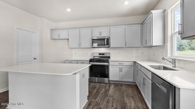 735 Lazy Elm Lane, Aberdeen, NC 28315