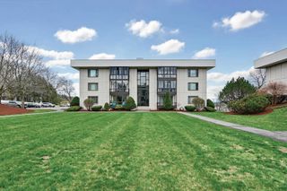 33 Spit Brook Rd Apt 21, Nashua, NH 03060