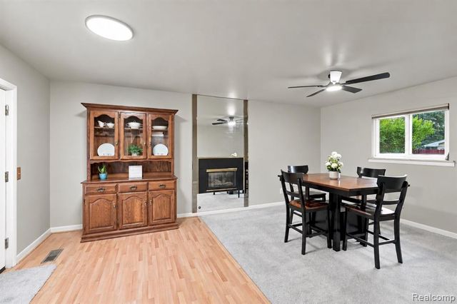 1225 Meadowood Drive, Waterford, MI 48327