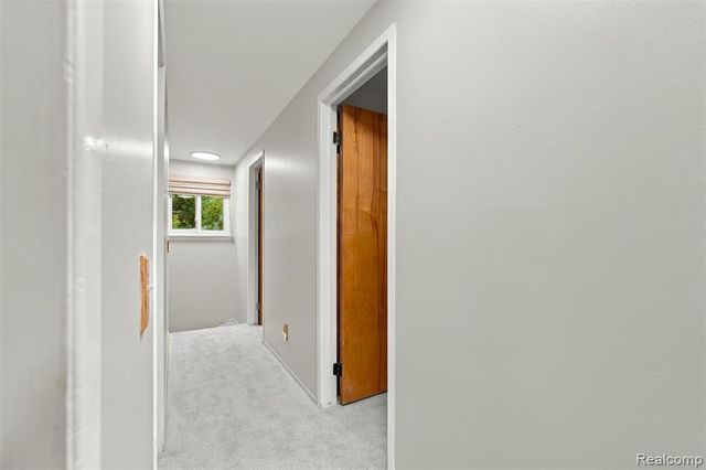 1225 Meadowood Drive, Waterford, MI 48327