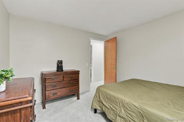 1225 Meadowood Drive, Waterford, MI 48327