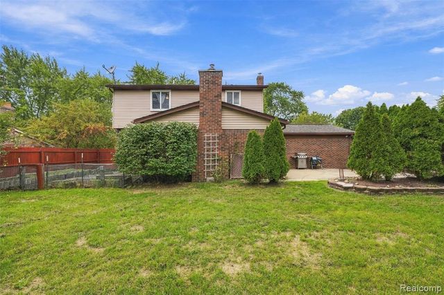 1225 Meadowood Drive, Waterford, MI 48327