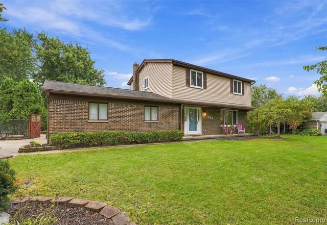 1225 Meadowood Drive, Waterford, MI 48327