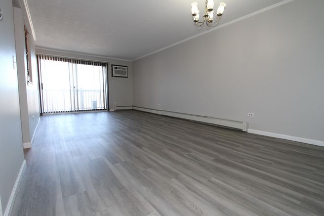 297 Gregory Street 11, Aurora, IL 60504