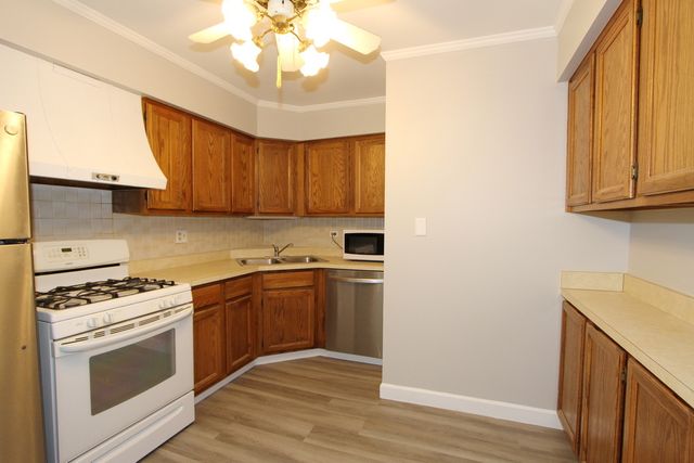 297 Gregory Street 11, Aurora, IL 60504