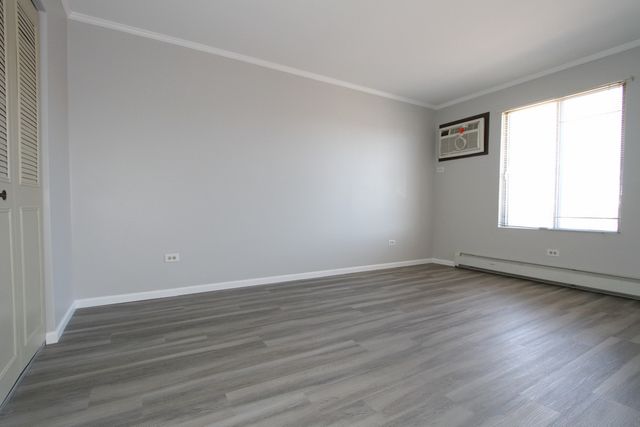 297 Gregory Street 11, Aurora, IL 60504