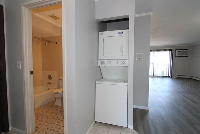 297 Gregory Street 11, Aurora, IL 60504