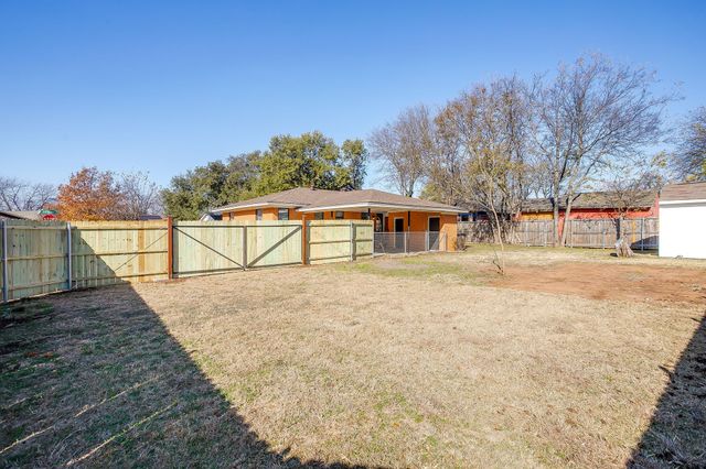 1327 Southern Boulevard, Cleburne, TX 76033