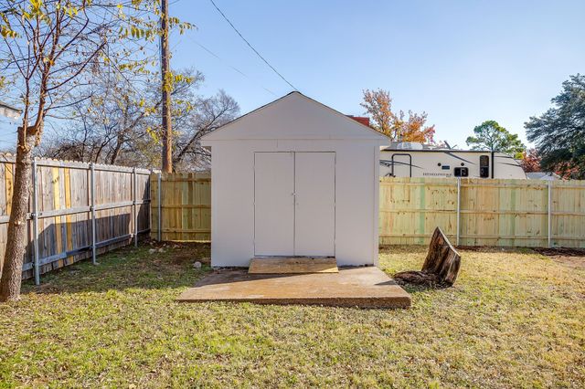 1327 Southern Boulevard, Cleburne, TX 76033