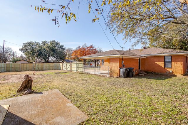 1327 Southern Boulevard, Cleburne, TX 76033