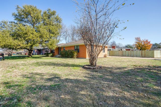 1327 Southern Boulevard, Cleburne, TX 76033