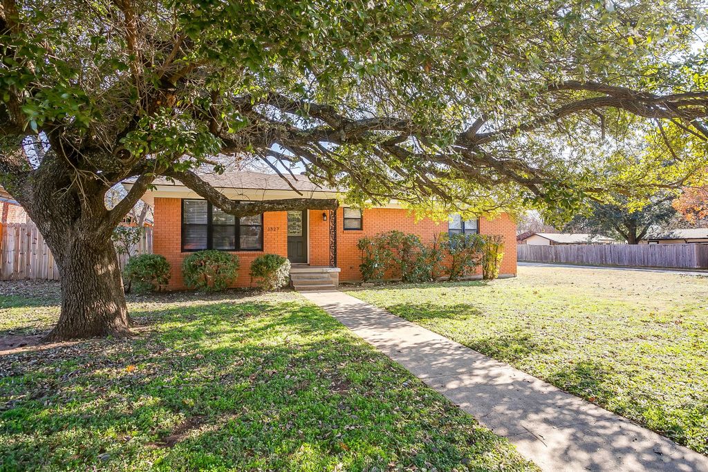 1327 Southern Boulevard, Cleburne, TX 76033