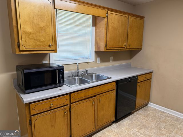 1220 N Hampton Drive, Hampton, GA 30228