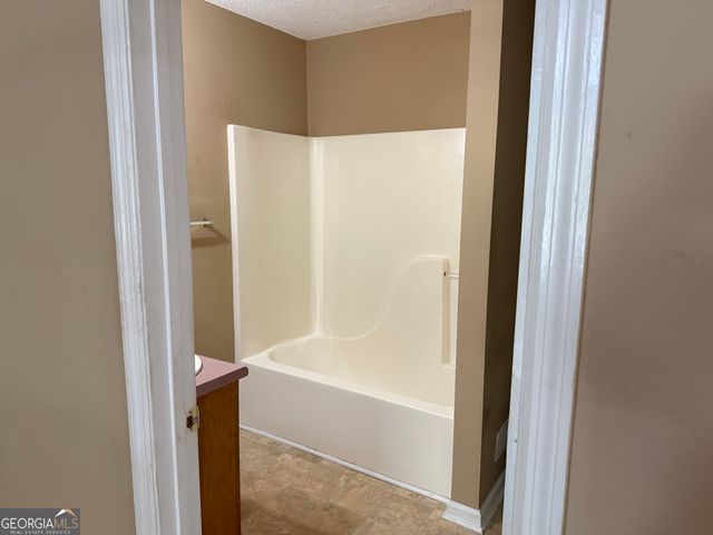 1220 N Hampton Drive, Hampton, GA 30228