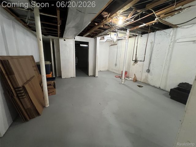 28215 Couzens Avenue, Madison Heights, MI 48071
