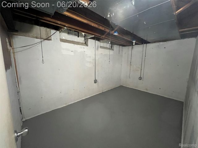 28215 Couzens Avenue, Madison Heights, MI 48071