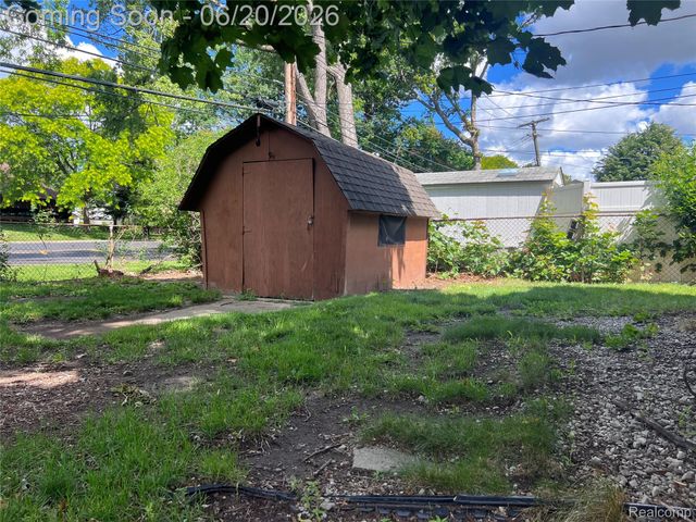 28215 Couzens Avenue, Madison Heights, MI 48071