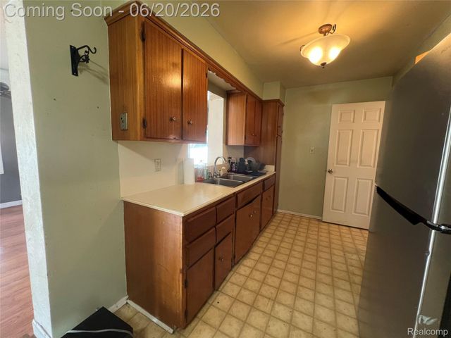 28215 Couzens Avenue, Madison Heights, MI 48071
