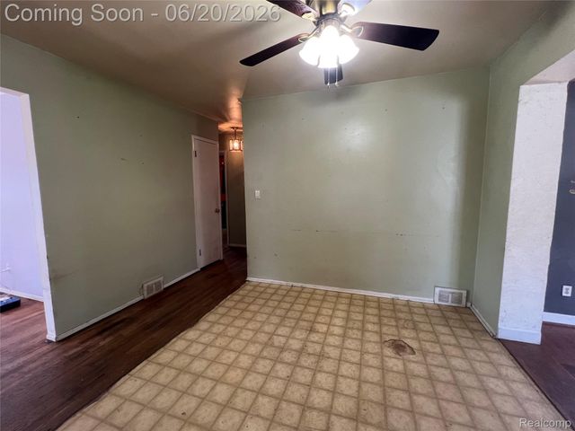 28215 Couzens Avenue, Madison Heights, MI 48071