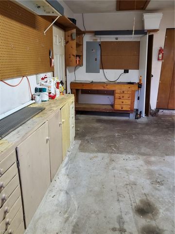 953 Dallas CT, Virginia Beach, VA 23464