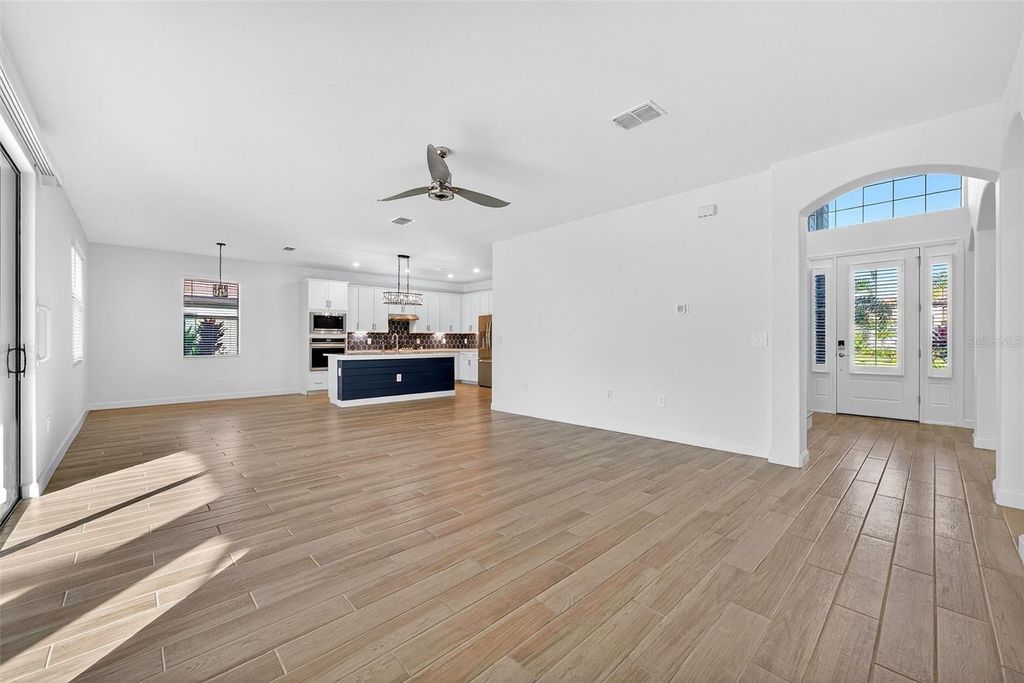 Image 18 of property listing at 4852 COASTAL DAYS LANE, Bradenton, FL 34211