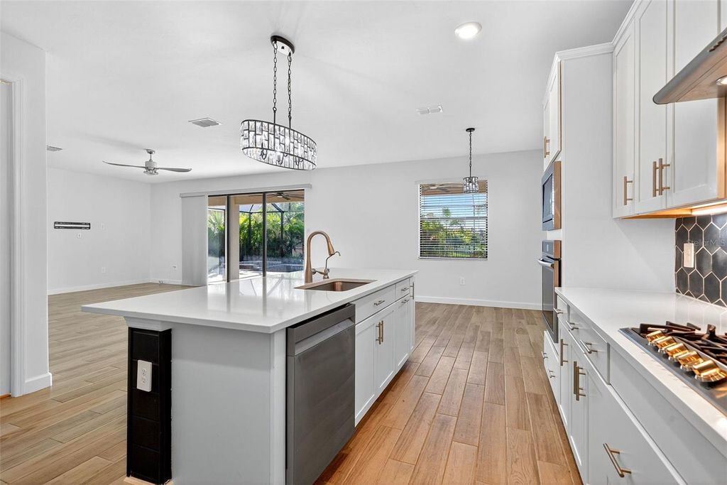 Image 23 of property listing at 4852 COASTAL DAYS LANE, Bradenton, FL 34211