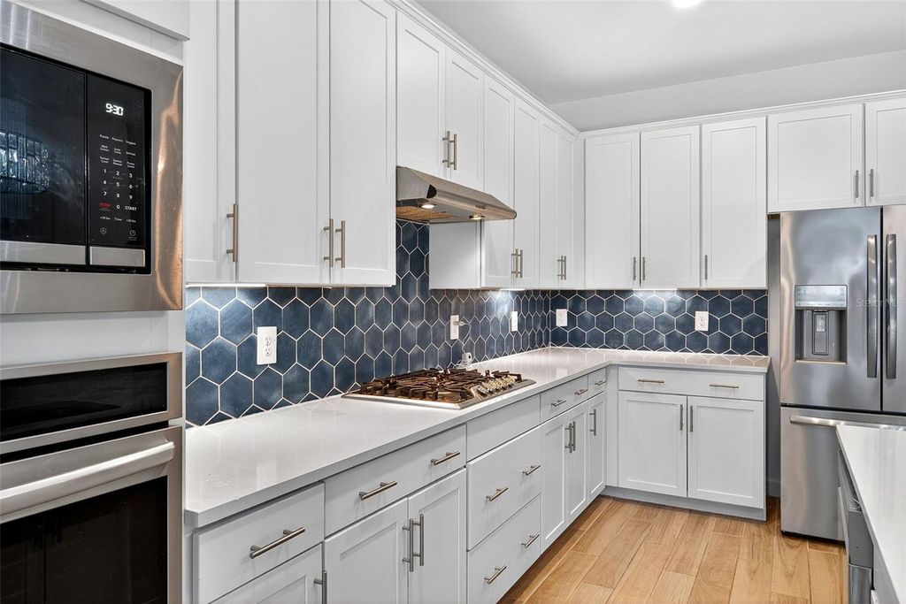 Image 24 of property listing at 4852 COASTAL DAYS LANE, Bradenton, FL 34211