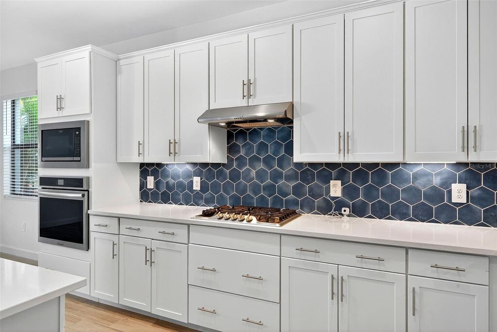 Image 25 of property listing at 4852 COASTAL DAYS LANE, Bradenton, FL 34211