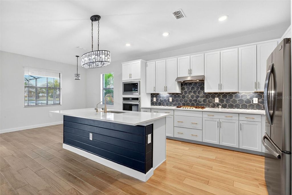 Image 26 of property listing at 4852 COASTAL DAYS LANE, Bradenton, FL 34211