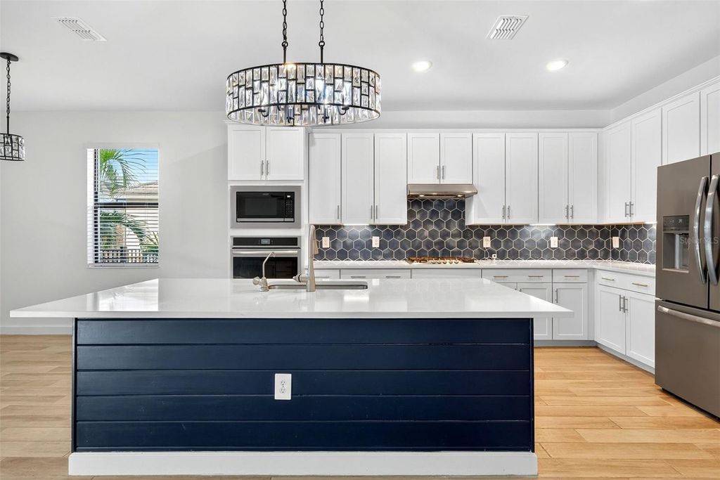 Image 27 of property listing at 4852 COASTAL DAYS LANE, Bradenton, FL 34211