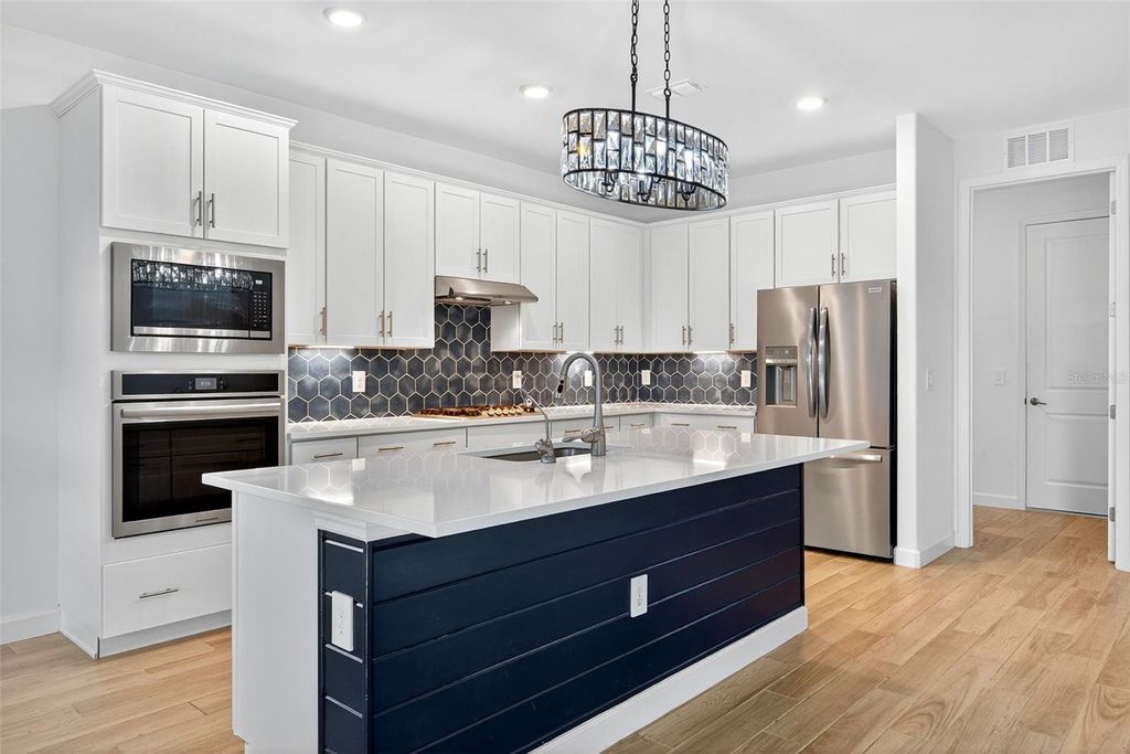 Image 28 of property listing at 4852 COASTAL DAYS LANE, Bradenton, FL 34211