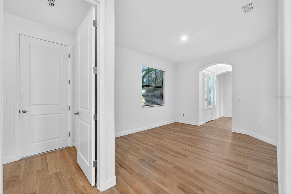 Image 30 of property listing at 4852 COASTAL DAYS LANE, Bradenton, FL 34211