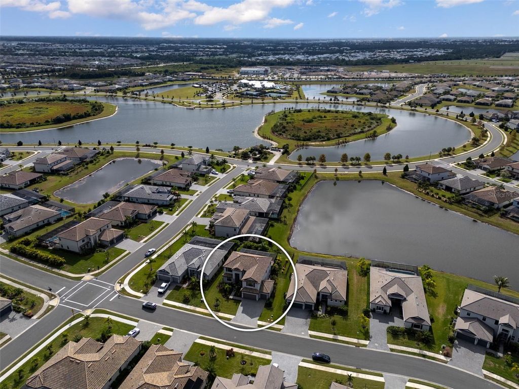 Image 4 of property listing at 4852 COASTAL DAYS LANE, Bradenton, FL 34211