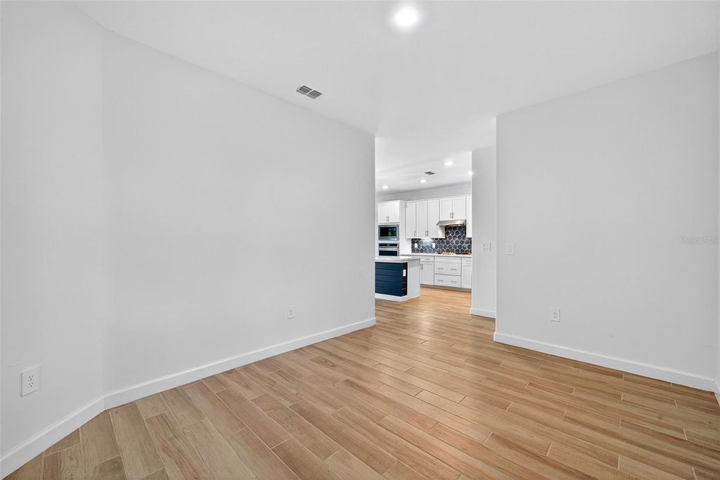 Image 31 of property listing at 4852 COASTAL DAYS LANE, Bradenton, FL 34211