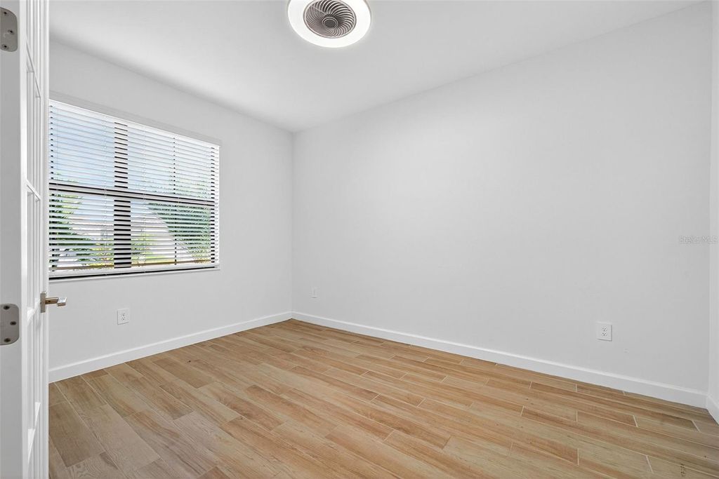 Image 37 of property listing at 4852 COASTAL DAYS LANE, Bradenton, FL 34211