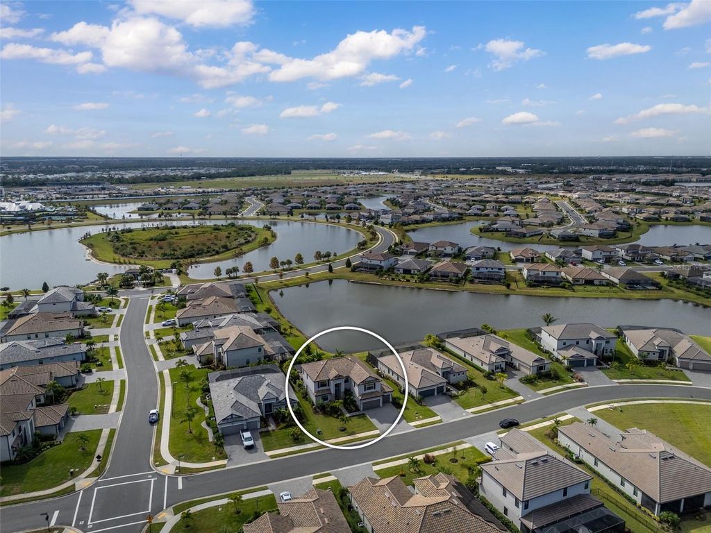 Image 5 of property listing at 4852 COASTAL DAYS LANE, Bradenton, FL 34211