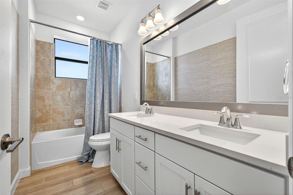 Image 49 of property listing at 4852 COASTAL DAYS LANE, Bradenton, FL 34211