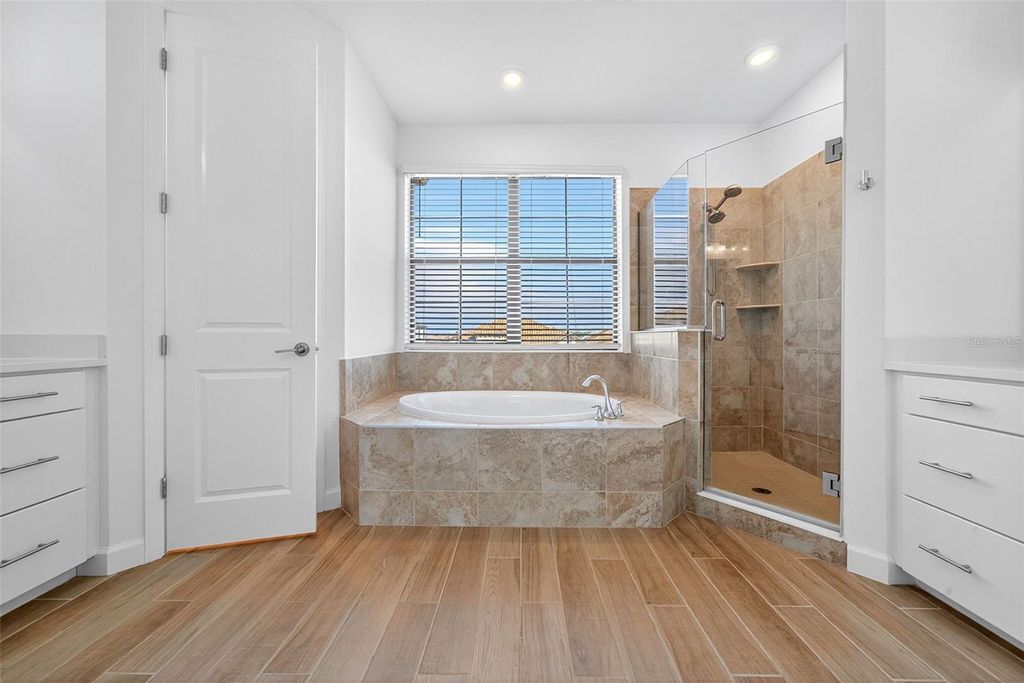 Image 59 of property listing at 4852 COASTAL DAYS LANE, Bradenton, FL 34211