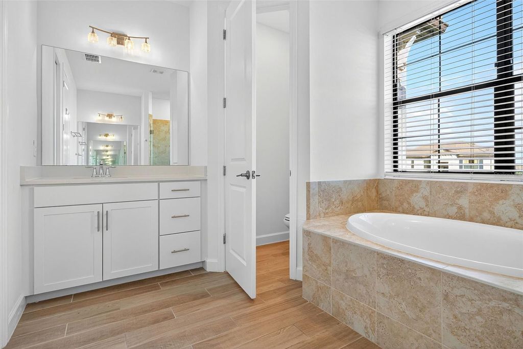 Image 60 of property listing at 4852 COASTAL DAYS LANE, Bradenton, FL 34211