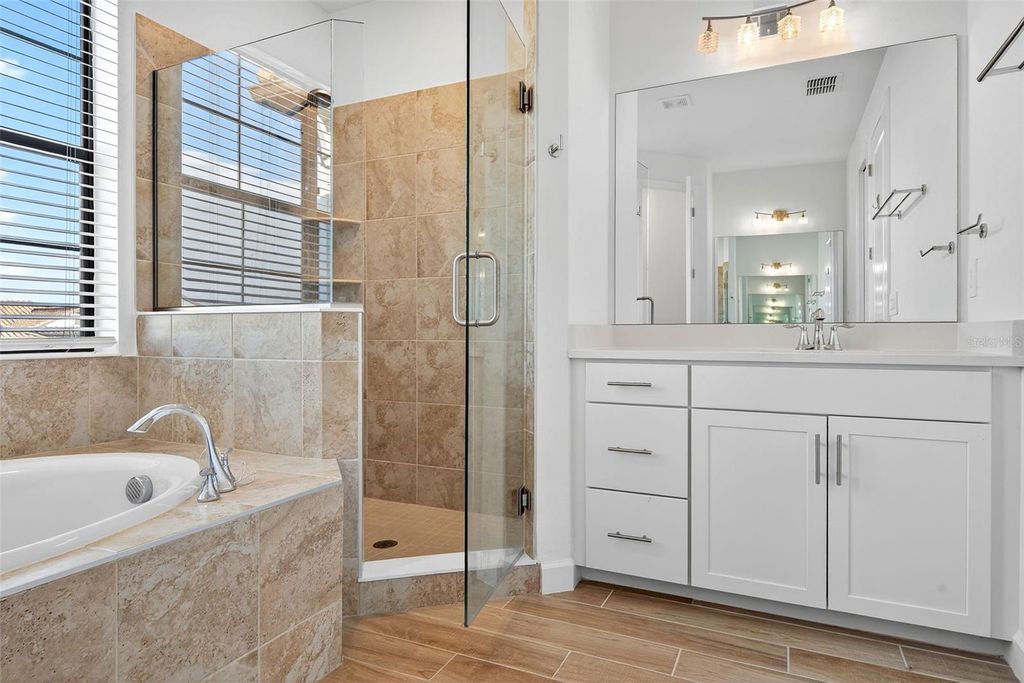 Image 61 of property listing at 4852 COASTAL DAYS LANE, Bradenton, FL 34211