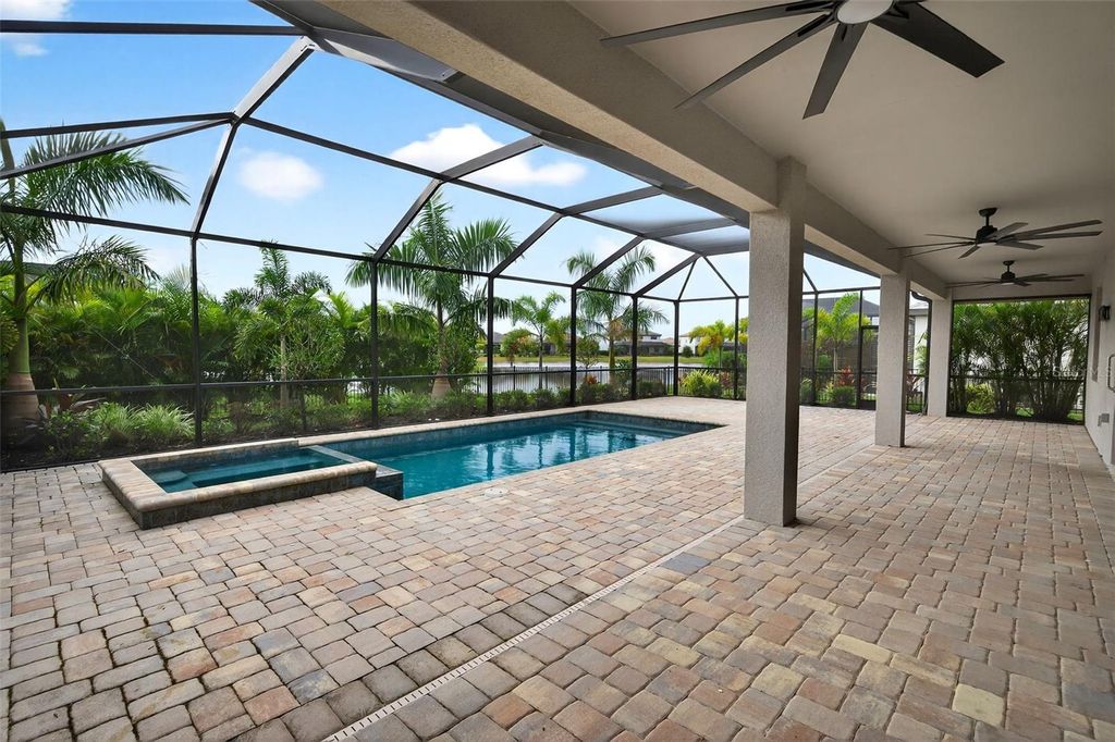 Image 69 of property listing at 4852 COASTAL DAYS LANE, Bradenton, FL 34211