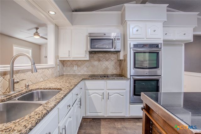 303 Turtle Rock Drive, Victoria, TX 77904