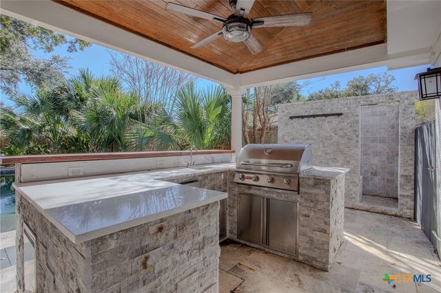 303 Turtle Rock Drive, Victoria, TX 77904