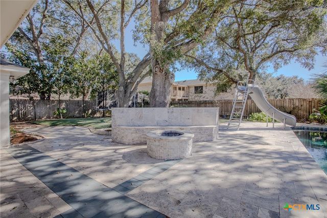 303 Turtle Rock Drive, Victoria, TX 77904