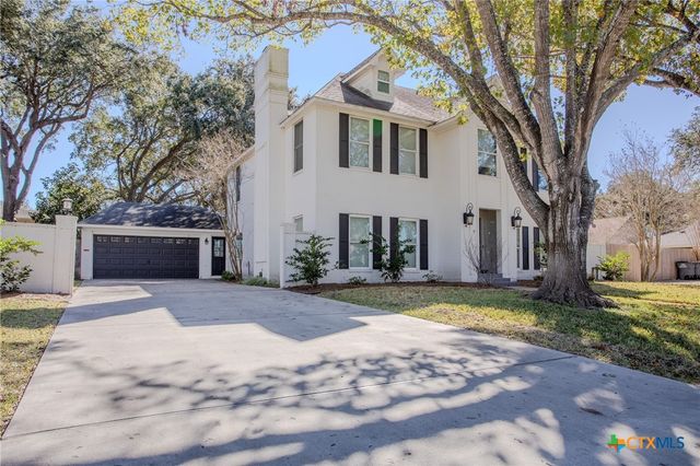 303 Turtle Rock Drive, Victoria, TX 77904