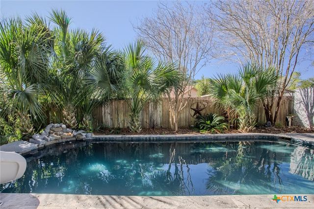 303 Turtle Rock Drive, Victoria, TX 77904