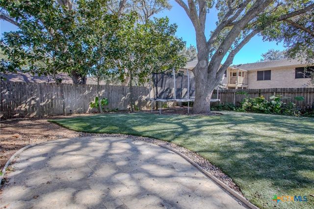 303 Turtle Rock Drive, Victoria, TX 77904