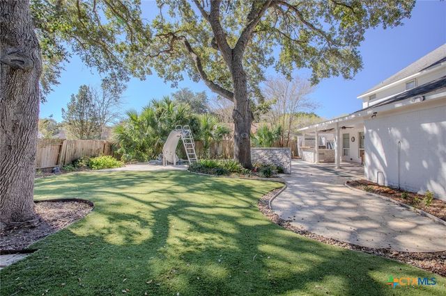 303 Turtle Rock Drive, Victoria, TX 77904