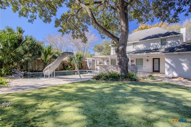 303 Turtle Rock Drive, Victoria, TX 77904